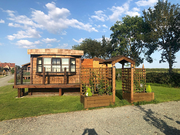 Couple's Lodge with hot tub